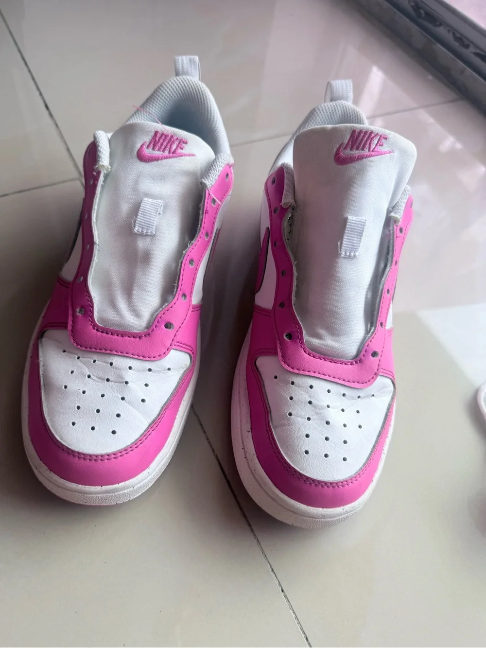 Nike Kids White and Pink Low-Top Sneakers